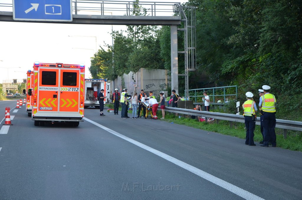 Einsatz BF Koeln Klimaanlage Reisebus defekt A 3 Rich Koeln hoehe Leverkusen P100.JPG